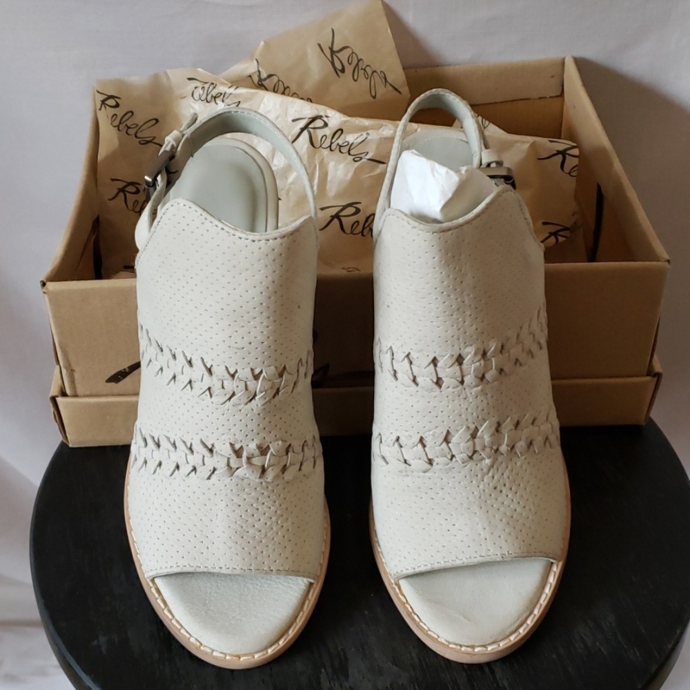 New with box leather sandals